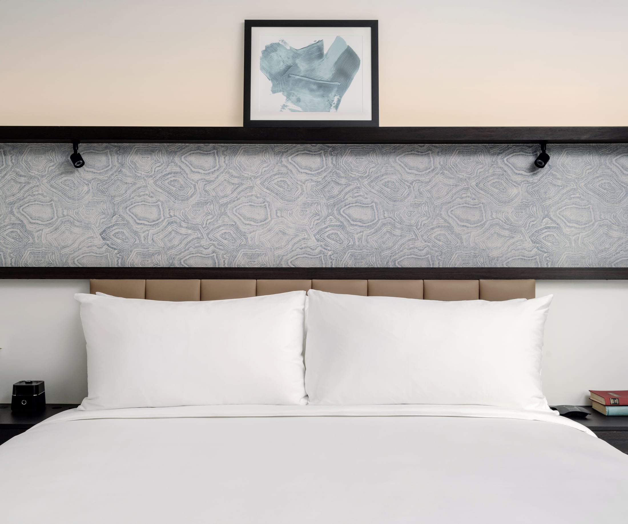 Arlo Midtown King hotel room bed