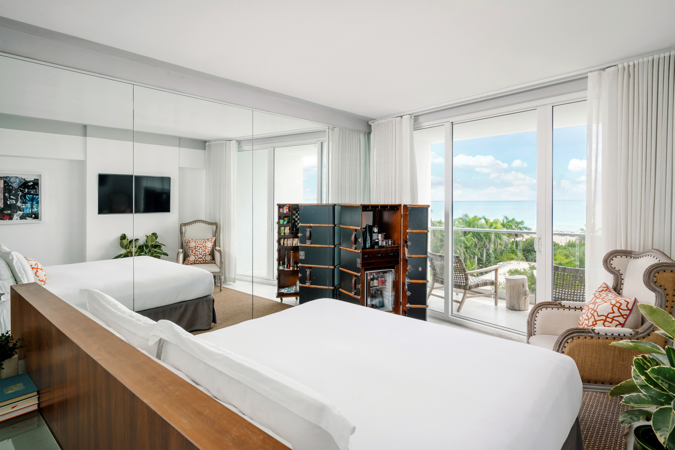 Mand Plys dukke Konsultation King Oceanfront Rooms in Miami Beach | Nautilus Hotel by Arlo